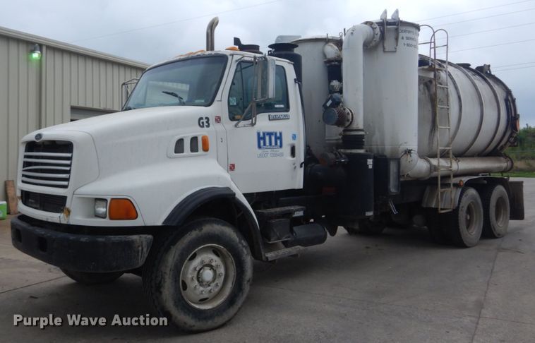 image for item JI9620 1997 Ford LT9000  vacuum truck