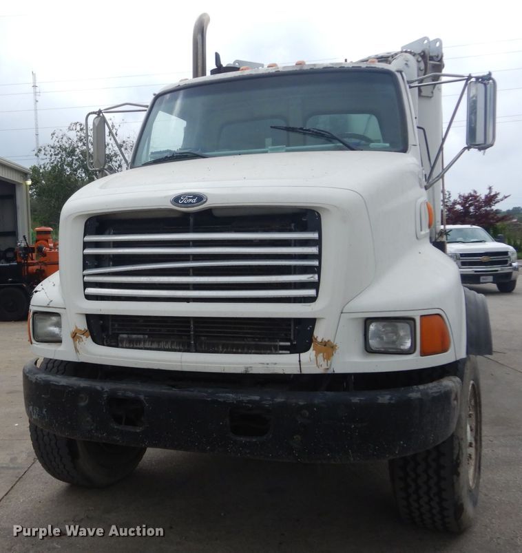 image for item JI9620 1997 Ford LT9000  vacuum truck