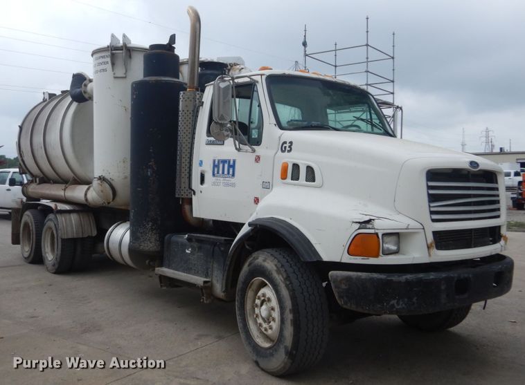 image for item JI9620 1997 Ford LT9000  vacuum truck