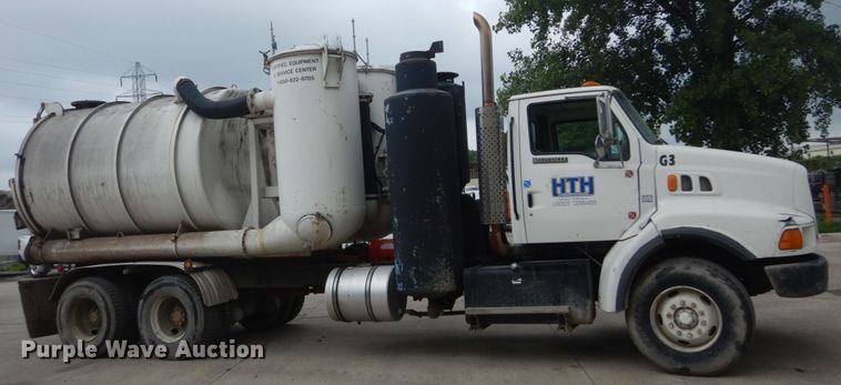 image for item JI9620 1997 Ford LT9000  vacuum truck