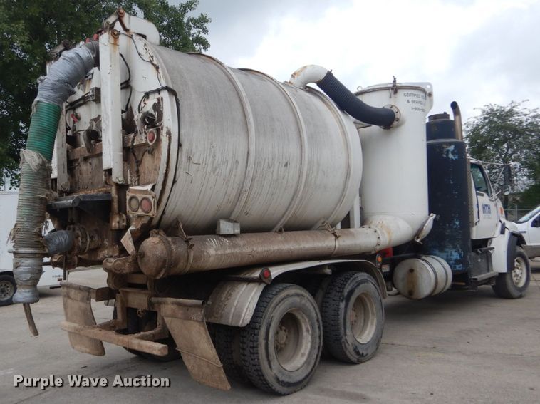 image for item JI9620 1997 Ford LT9000  vacuum truck