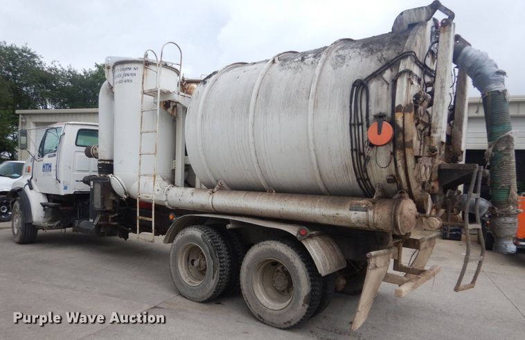 image for item JI9620 1997 Ford LT9000  vacuum truck