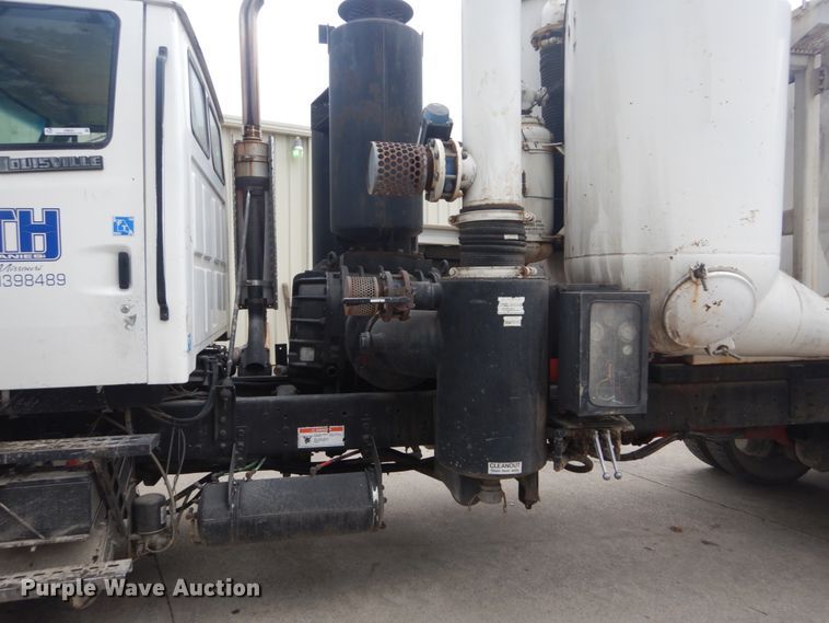 image for item JI9620 1997 Ford LT9000  vacuum truck