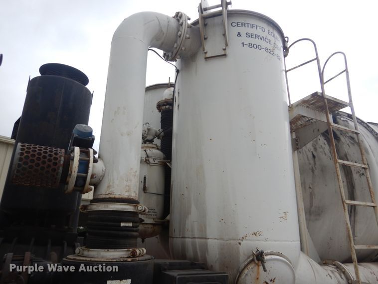 image for item JI9620 1997 Ford LT9000  vacuum truck