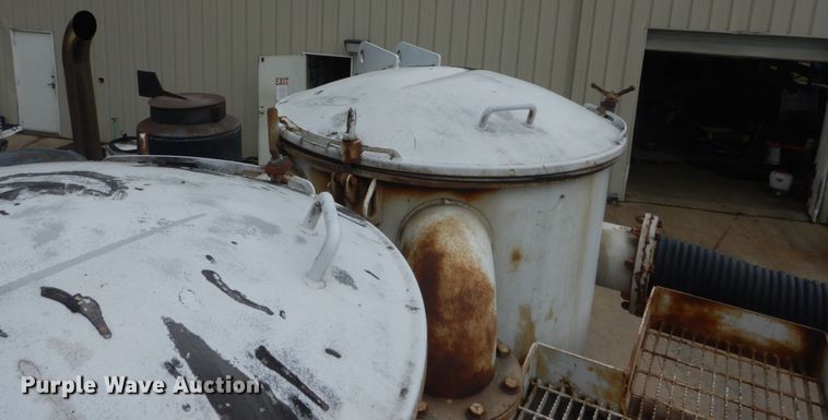 image for item JI9620 1997 Ford LT9000  vacuum truck