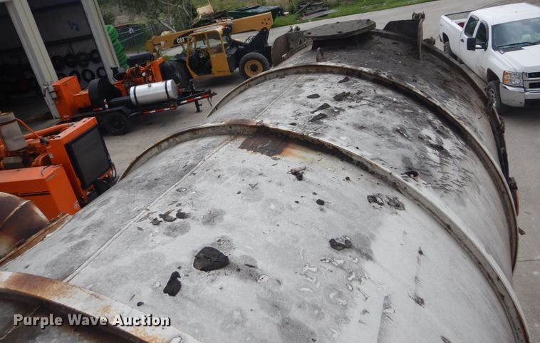 image for item JI9620 1997 Ford LT9000  vacuum truck