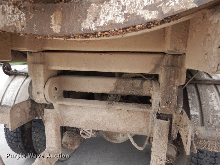 image for item JI9620 1997 Ford LT9000  vacuum truck