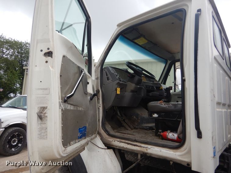 image for item JI9620 1997 Ford LT9000  vacuum truck