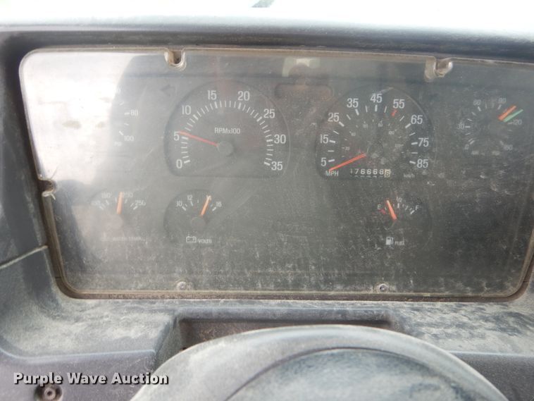 image for item JI9620 1997 Ford LT9000  vacuum truck