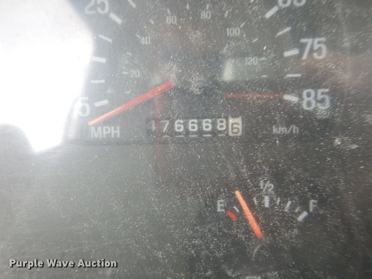 image for item JI9620 1997 Ford LT9000  vacuum truck