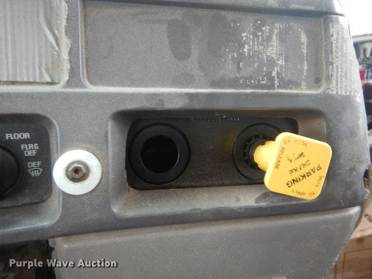 image for item JI9620 1997 Ford LT9000  vacuum truck