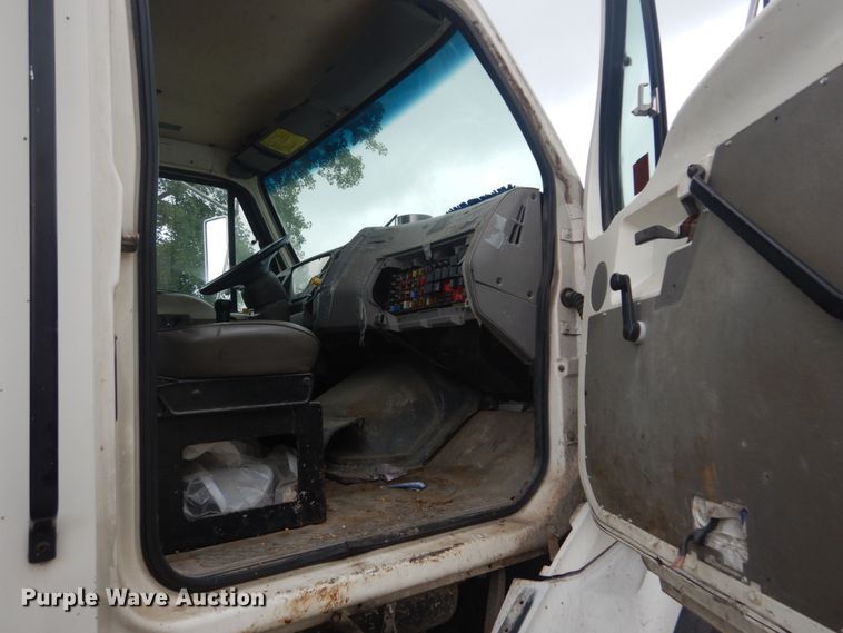image for item JI9620 1997 Ford LT9000  vacuum truck