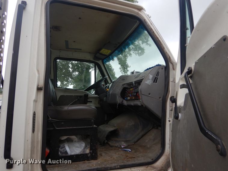 image for item JI9620 1997 Ford LT9000  vacuum truck