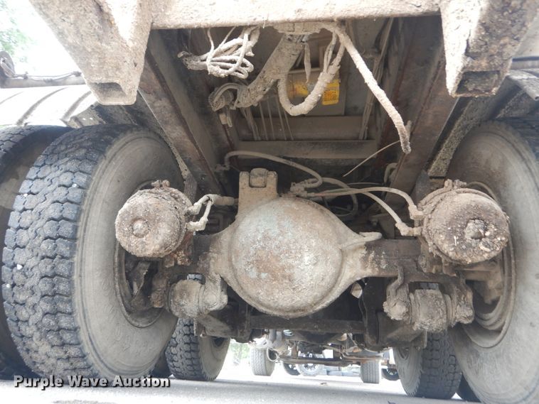 image for item JI9620 1997 Ford LT9000  vacuum truck