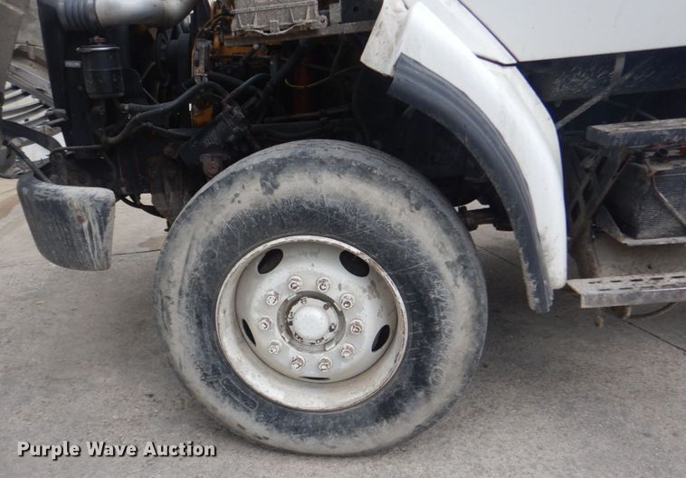 image for item JI9620 1997 Ford LT9000  vacuum truck