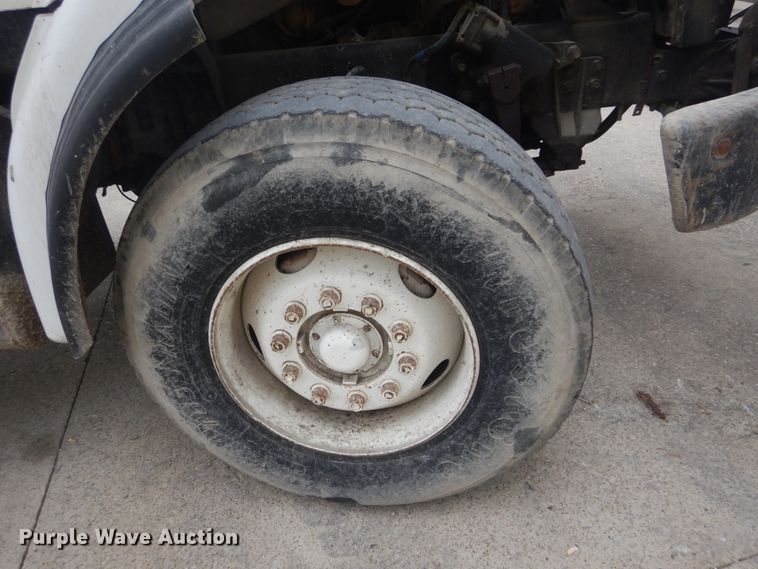 image for item JI9620 1997 Ford LT9000  vacuum truck