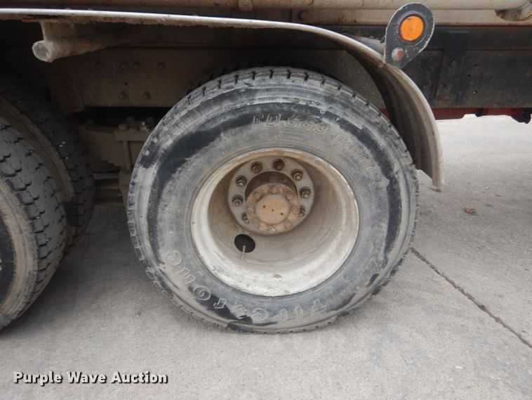 image for item JI9620 1997 Ford LT9000  vacuum truck