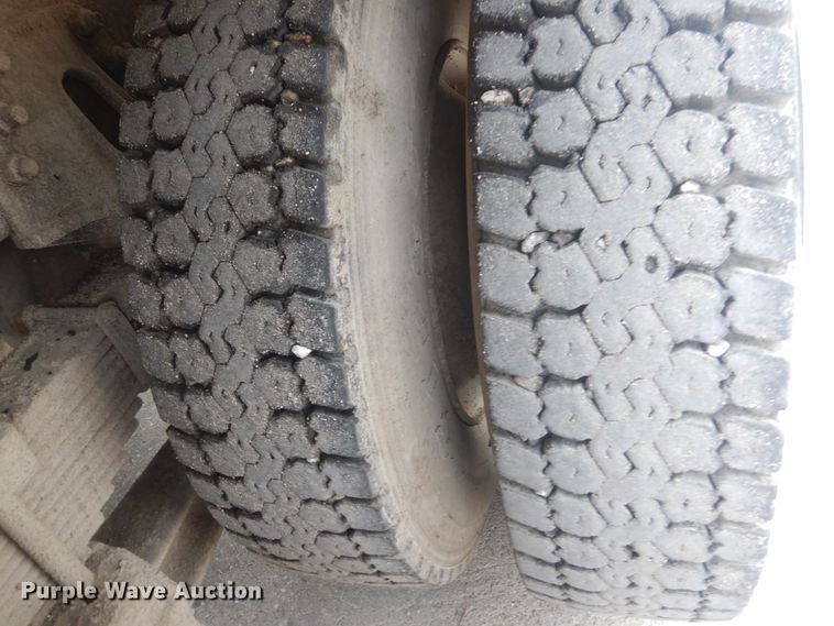 image for item JI9620 1997 Ford LT9000  vacuum truck