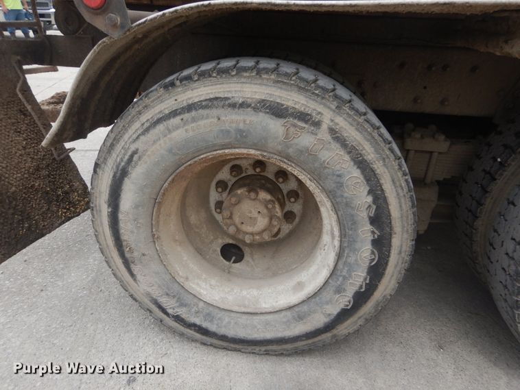 image for item JI9620 1997 Ford LT9000  vacuum truck