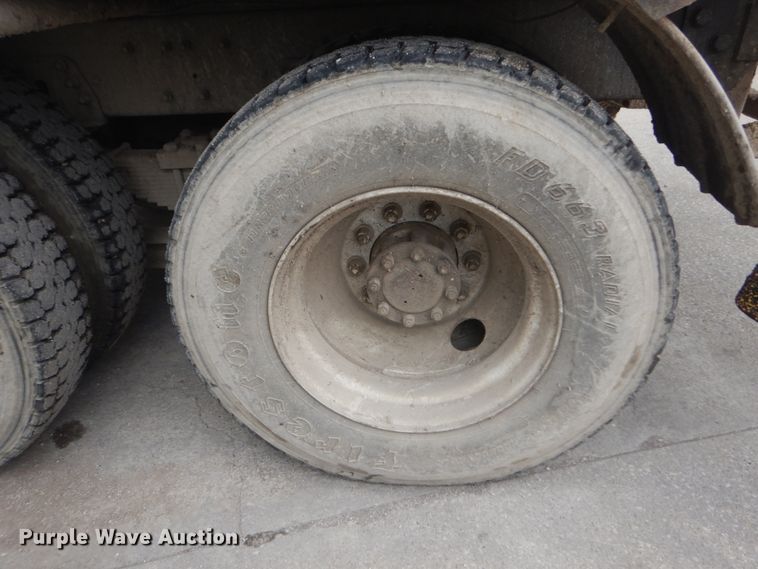 image for item JI9620 1997 Ford LT9000  vacuum truck