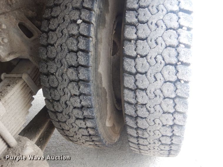 image for item JI9620 1997 Ford LT9000  vacuum truck