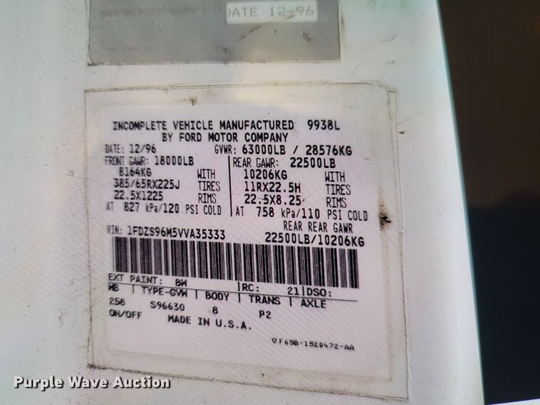 image for item JI9620 1997 Ford LT9000  vacuum truck