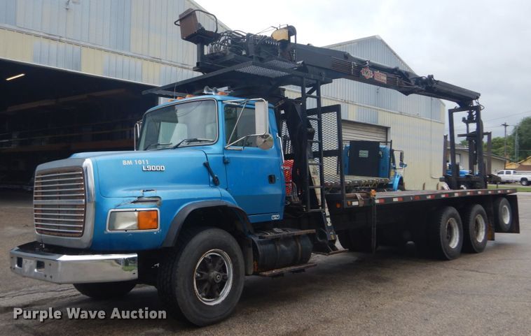 image for item JI9626 1995 Ford LTS9000  crane truck
