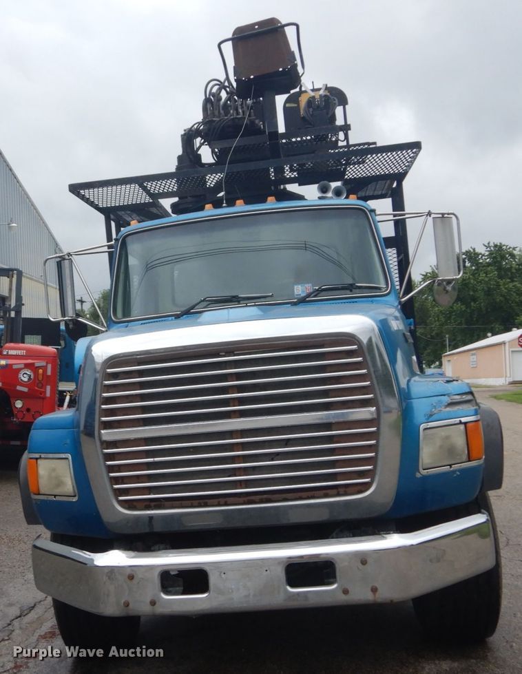 image for item JI9626 1995 Ford LTS9000  crane truck