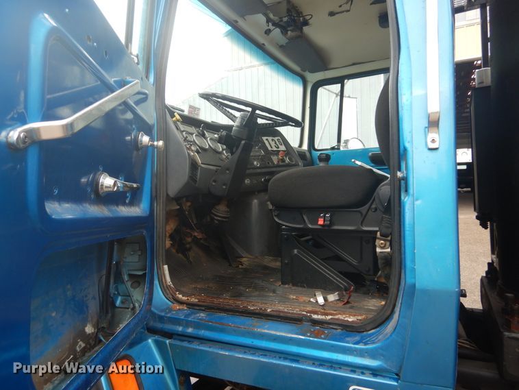 image for item JI9626 1995 Ford LTS9000  crane truck