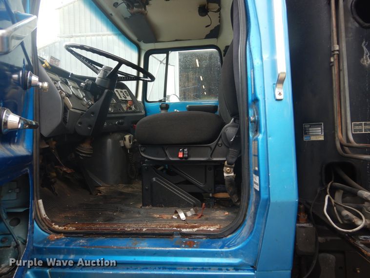 image for item JI9626 1995 Ford LTS9000  crane truck