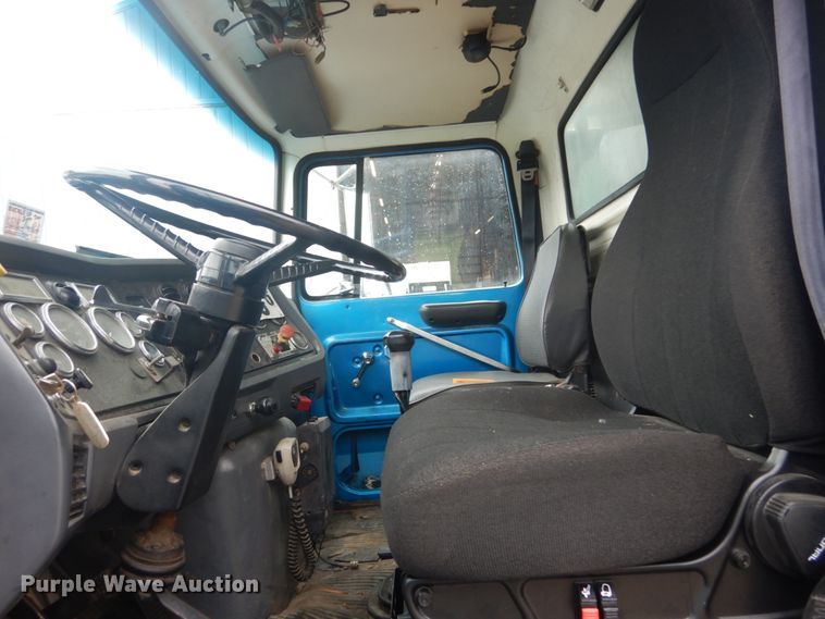 image for item JI9626 1995 Ford LTS9000  crane truck