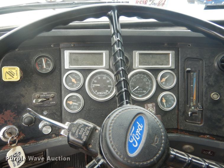 image for item JI9626 1995 Ford LTS9000  crane truck