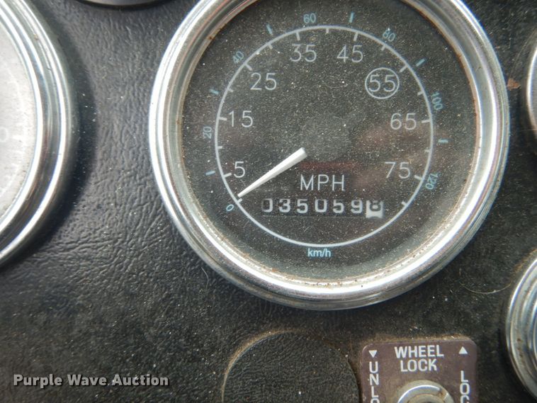 image for item JI9626 1995 Ford LTS9000  crane truck