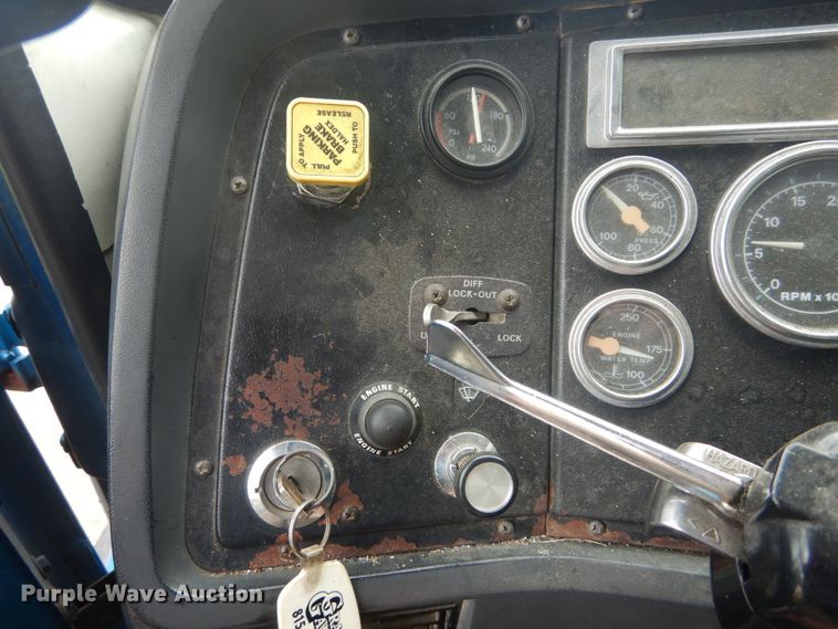 image for item JI9626 1995 Ford LTS9000  crane truck