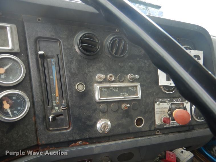 image for item JI9626 1995 Ford LTS9000  crane truck