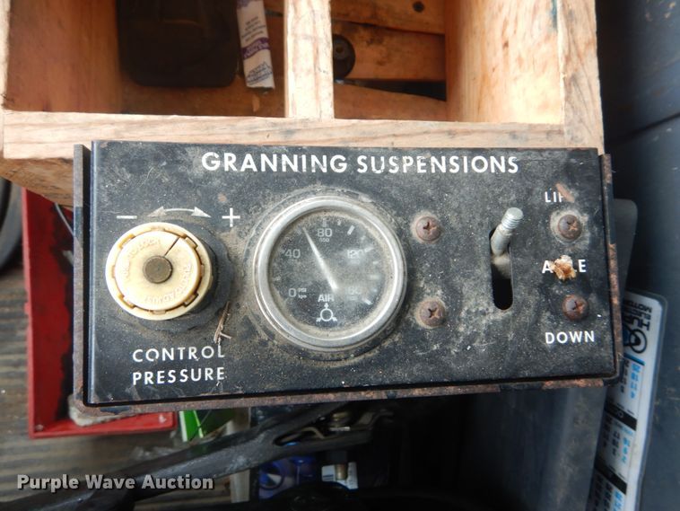 image for item JI9626 1995 Ford LTS9000  crane truck