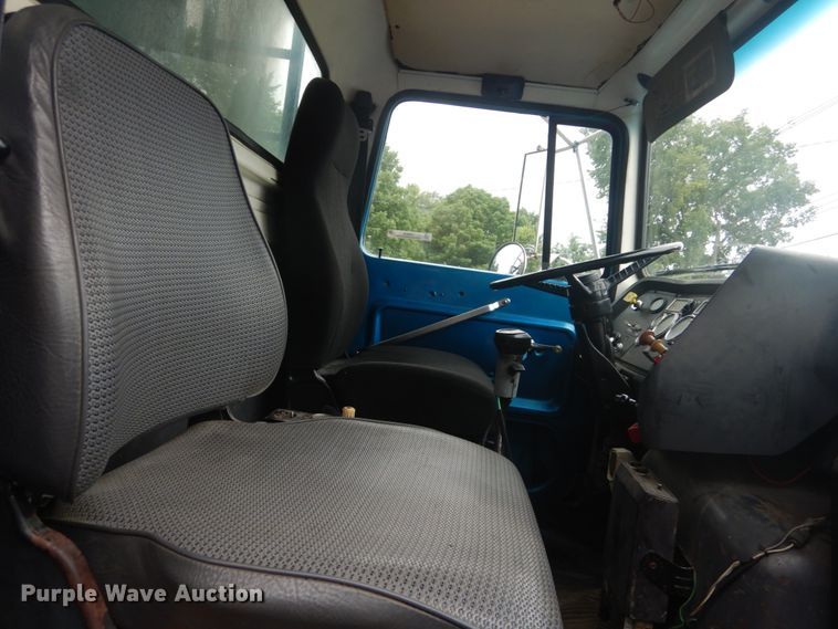 image for item JI9626 1995 Ford LTS9000  crane truck