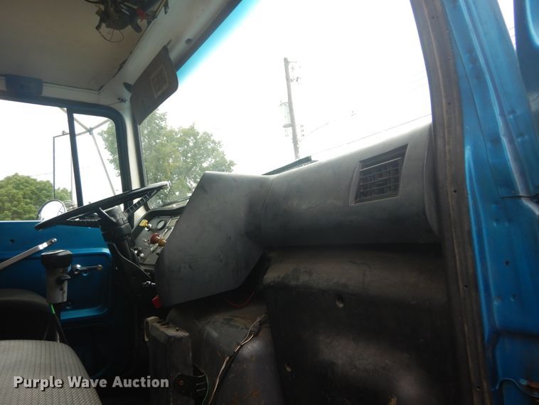 image for item JI9626 1995 Ford LTS9000  crane truck