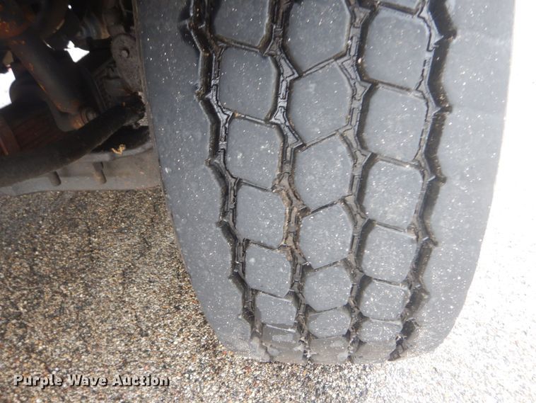 image for item JI9626 1995 Ford LTS9000  crane truck