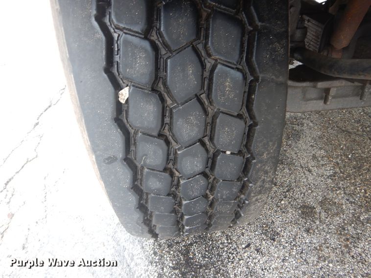 image for item JI9626 1995 Ford LTS9000  crane truck