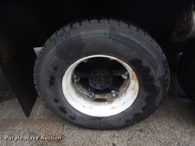 image for item JI9626 1995 Ford LTS9000  crane truck