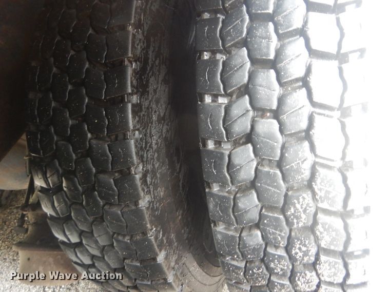 image for item JI9626 1995 Ford LTS9000  crane truck