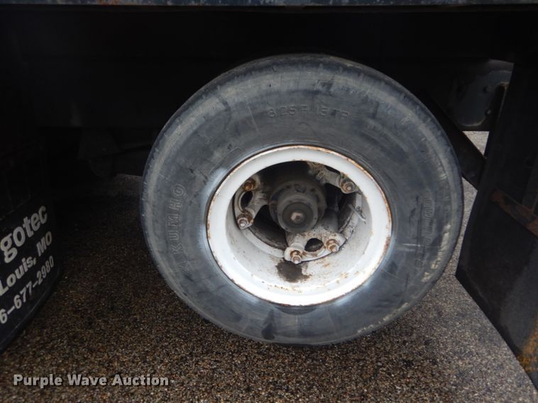 image for item JI9626 1995 Ford LTS9000  crane truck