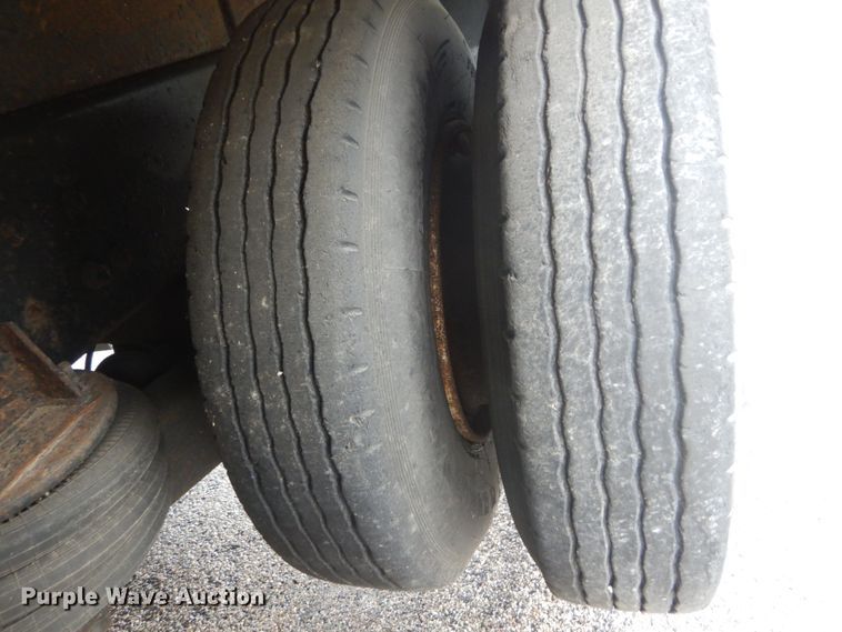 image for item JI9626 1995 Ford LTS9000  crane truck