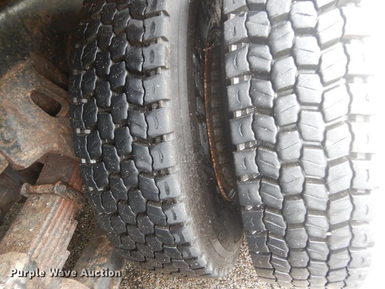 image for item JI9626 1995 Ford LTS9000  crane truck