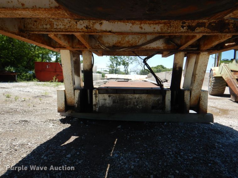 image for item JY9765 1990 Phelan WT-25H-HFN  lowboy equipment trailer