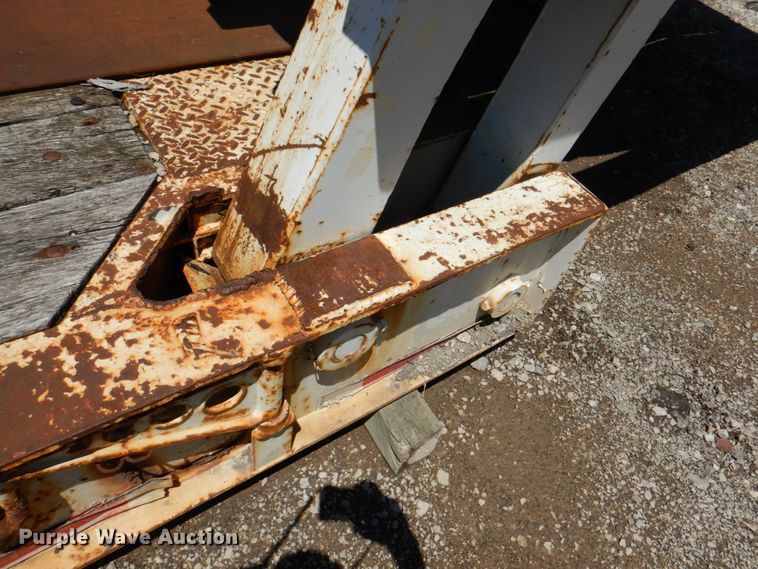 image for item JY9765 1990 Phelan WT-25H-HFN  lowboy equipment trailer