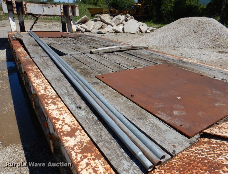 image for item JY9765 1990 Phelan WT-25H-HFN  lowboy equipment trailer