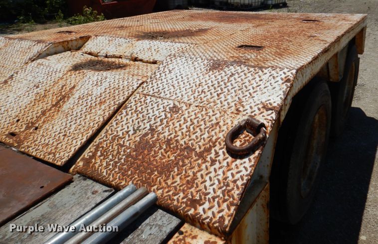 image for item JY9765 1990 Phelan WT-25H-HFN  lowboy equipment trailer