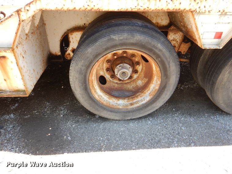 image for item JY9765 1990 Phelan WT-25H-HFN  lowboy equipment trailer